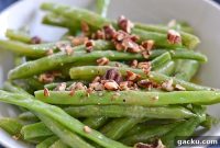 Maple-Pecan Green Beans with Tangy Vinaigrette