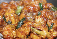 Garlic Chicken Stir-Fry with Vegetables and Savory Sauce