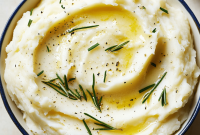 Cream Cheese Mashed Potatoes with Garlic and Chives Recipe