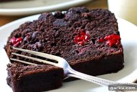 Dark Chocolate Raspberry Banana Bread: Moist, Fruity Loaf Recipe