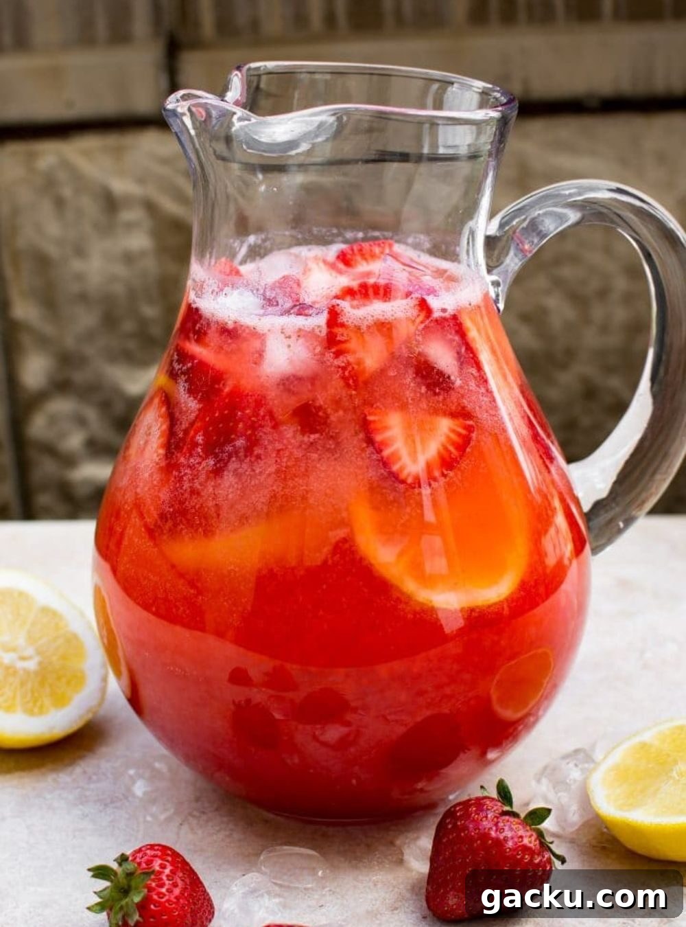 50+ Crowd-Pleasing Summer Recipes for Parties and Gatherings 54 strawberry lemonade
