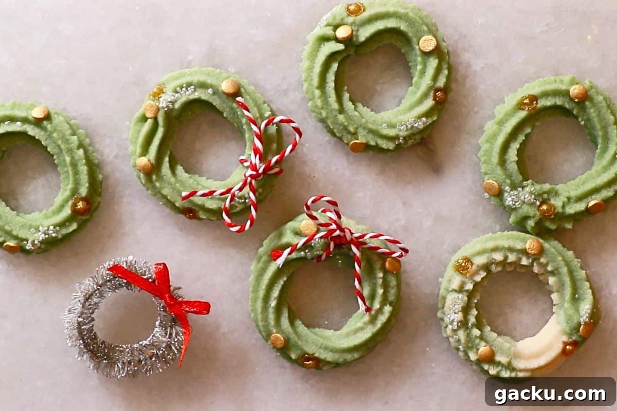 Christmas wreath cookies with ribbons