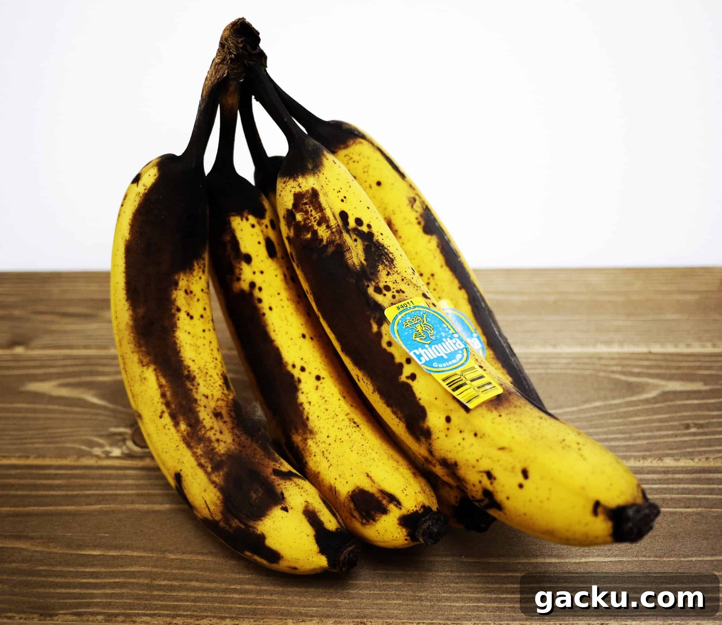 The BEST easy & moist banana bread for using up those overripe bananas