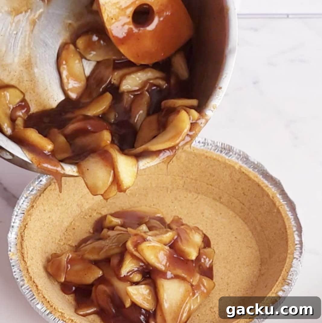 apple pie with graham cracker crust - step 3