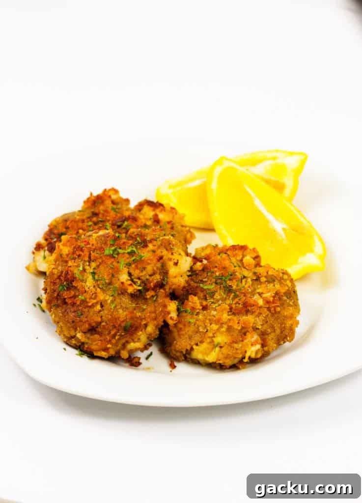 Crispy Lobster Cakes with Lemon-Dill Aioli 3 lobster cakes