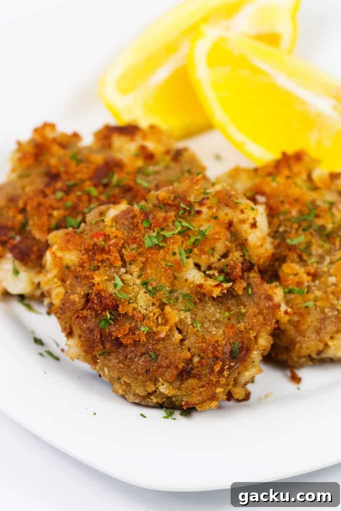 Crispy Lobster Cakes with Lemon-Dill Aioli 6 lobster cakes