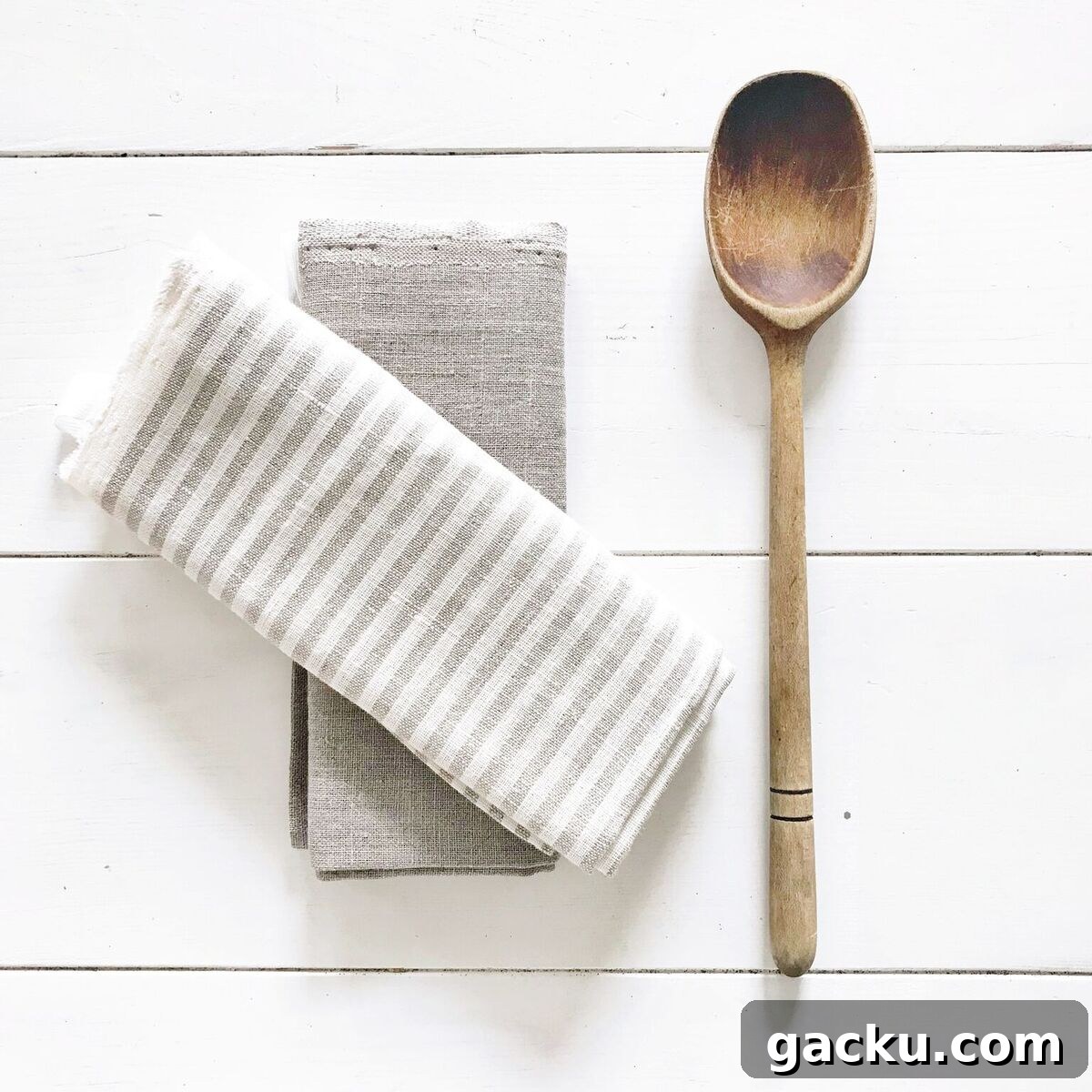 Top Gifts for Food Lovers: Unique Ideas for Every Taste 8 Gifts made with love for the foodie on your list! Like this perfect linen napkin set.