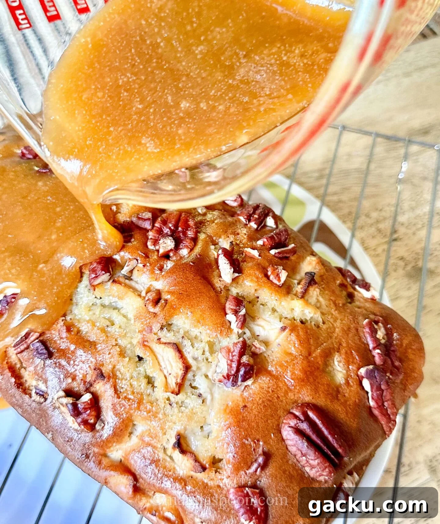 Apple Praline Sweet Bread Recipe with Crunchy Caramel Topping 8 Drizzling praline