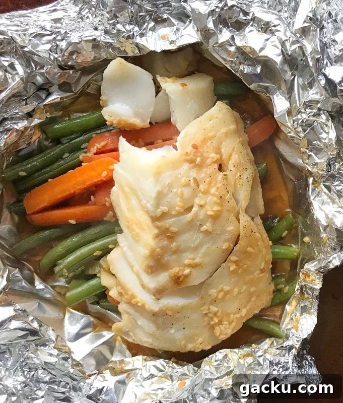 Cod, Carrot & Green Bean Foil Packets with Lime Avocado Sauce 5 Cod, Carrot and Green Bean Foil Packets with lime avocado sauce via LizsHealthyTable.com #foilpackdinners
