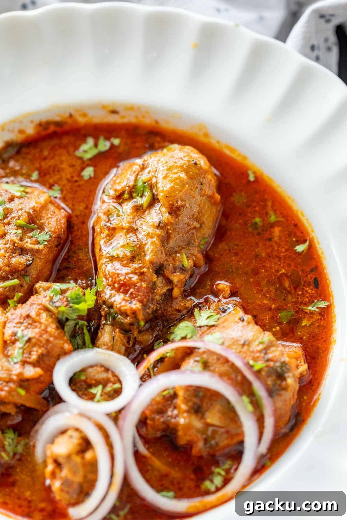 Quick Pressure Cooker Chicken Curry Recipe for Tender, Flavorful Chicken 5 pressure cooker chicken curry served with sliced onion rings