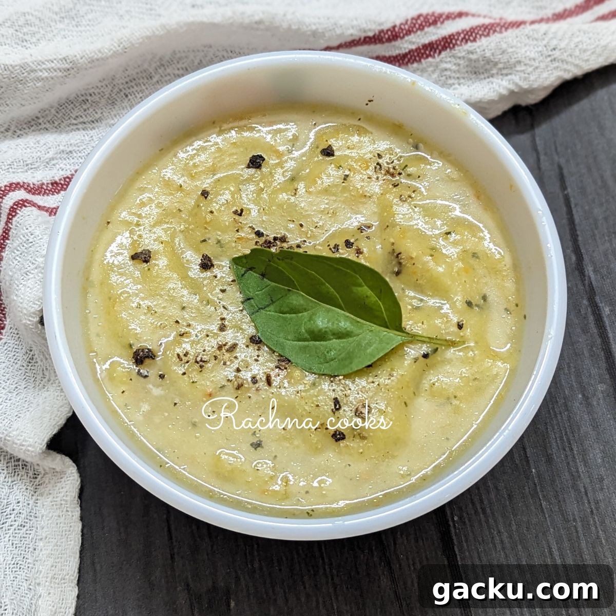 Creamy Leek, Cauliflower & Potato Soup Recipe for Cozy Meals 2 A bowl of leek cauliflower and potato soup.
