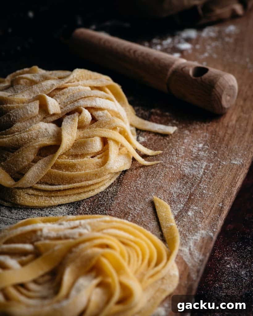 Fettuccine Alfredo with Mushrooms (Cream-Free) 5 Raw Pasta
